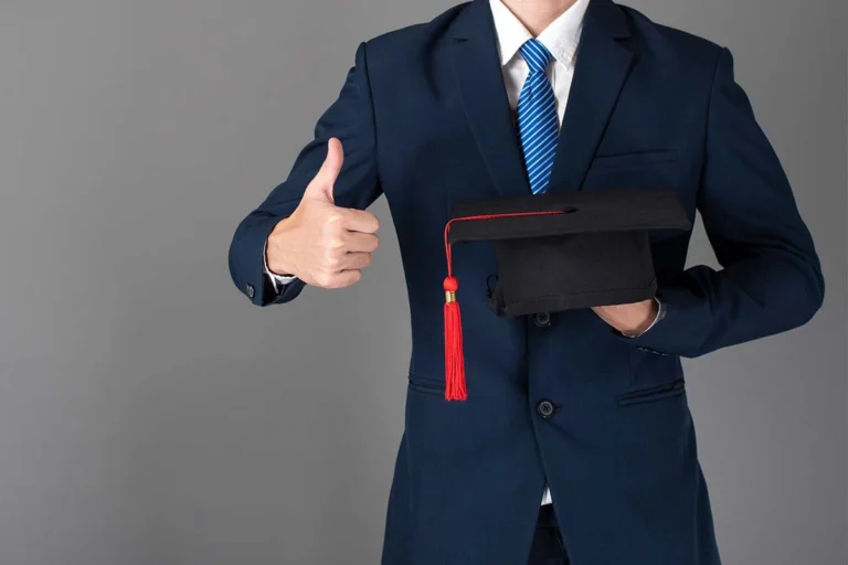 أهمية دراسة MBA: كيف يعزز البرنامج المهنيين لتحقيق النجاح في عالم الأعمال